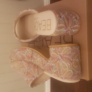 NWT BEACH BY MATISSE TERRY NATURAL PLATFORM HEEL SZ8M